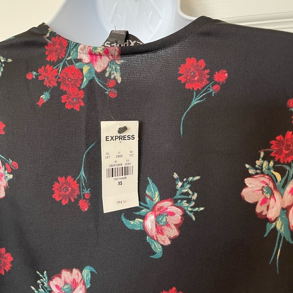 NWT: Express Floral Blouse - Picture 6 of 6